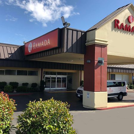 Готель Ramada By Wyndham Sacramento North Highlands Екстер'єр фото