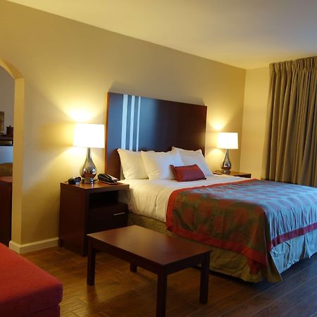 Готель Ramada By Wyndham Sacramento North Highlands Екстер'єр фото
