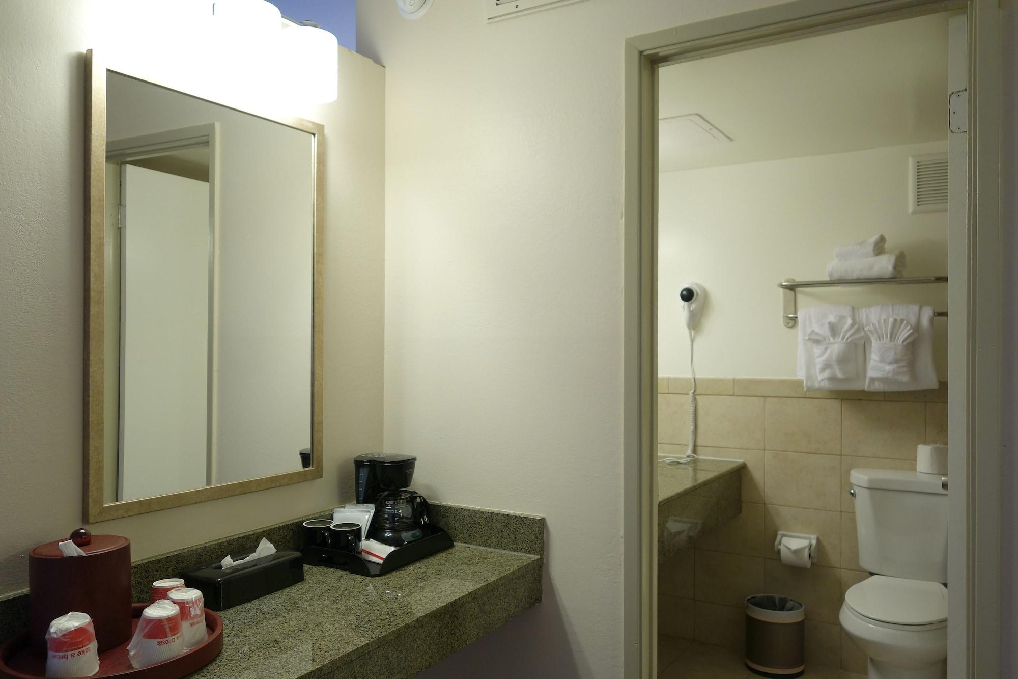 Готель Ramada By Wyndham Sacramento North Highlands Екстер'єр фото