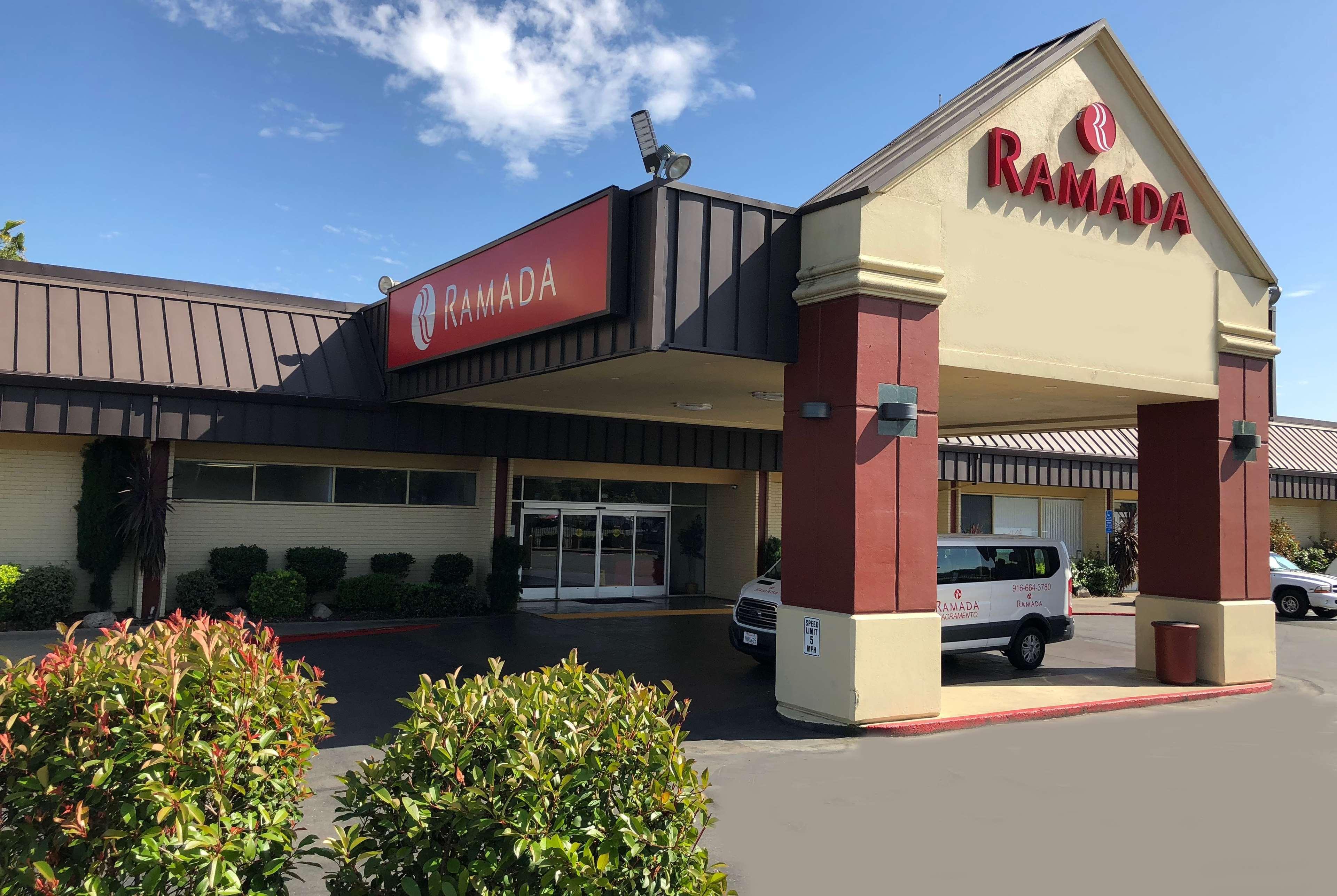 Готель Ramada By Wyndham Sacramento North Highlands Екстер'єр фото