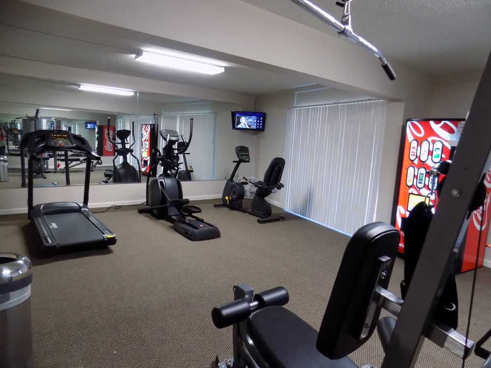 Готель Ramada By Wyndham Sacramento North Highlands Екстер'єр фото